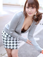 朝ゴミ出しする近所の遊び好きノーブラ奥さん