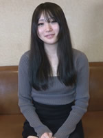 20歳の日本人美女がセックスと中出しをする