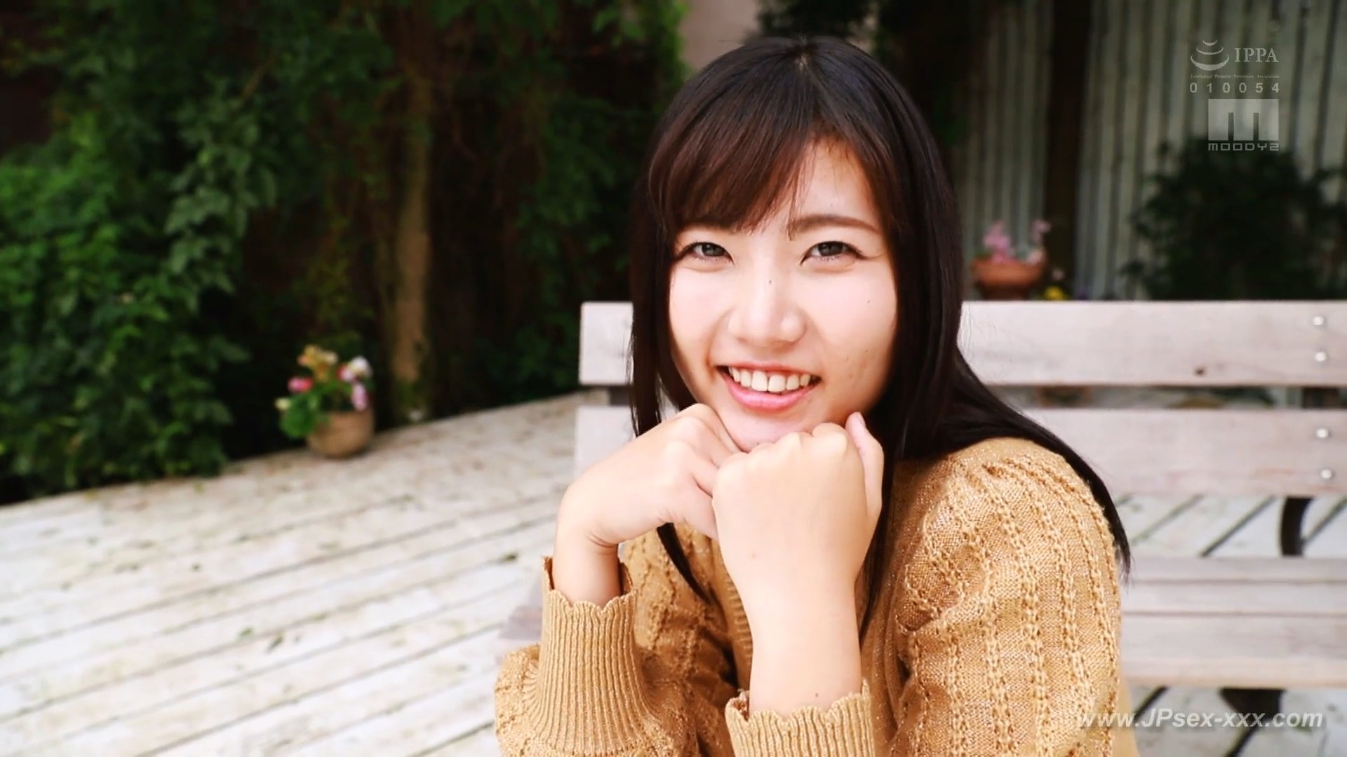 新美詩織 - 大学卒業間近！ 春から小学校の女教師がAVデビュー 新美詩織