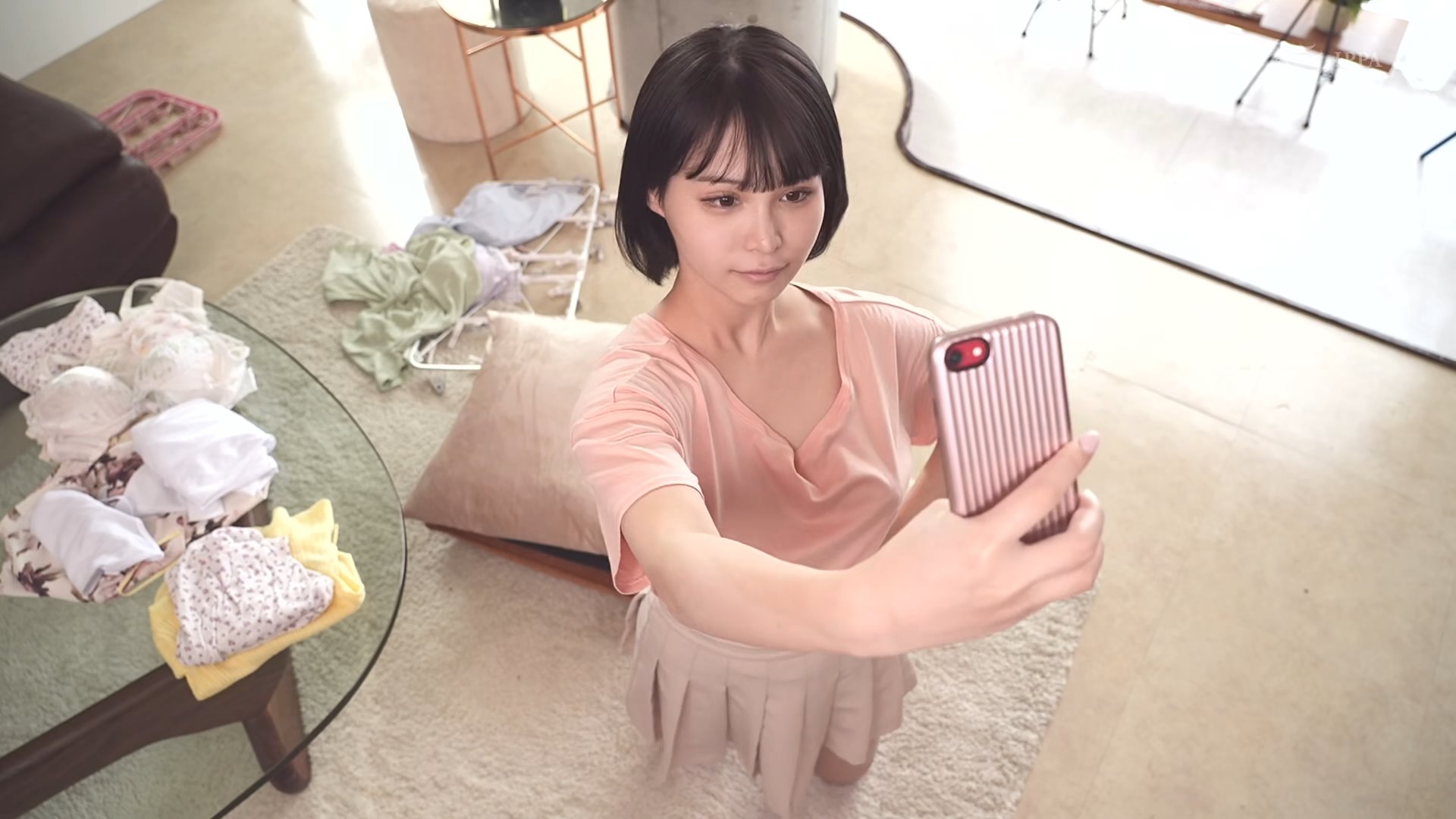 日向かえで - 若くて自由な彼女の妹がすごい巨乳のくせにノーブラ！